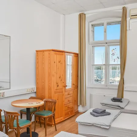 L&g In , Private & Beautiful Sea View Пула
