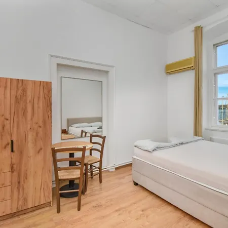 L&g In , Private & Beautiful Sea View
