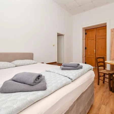 L&g In , Private & Beautiful Sea View Хостел Пула