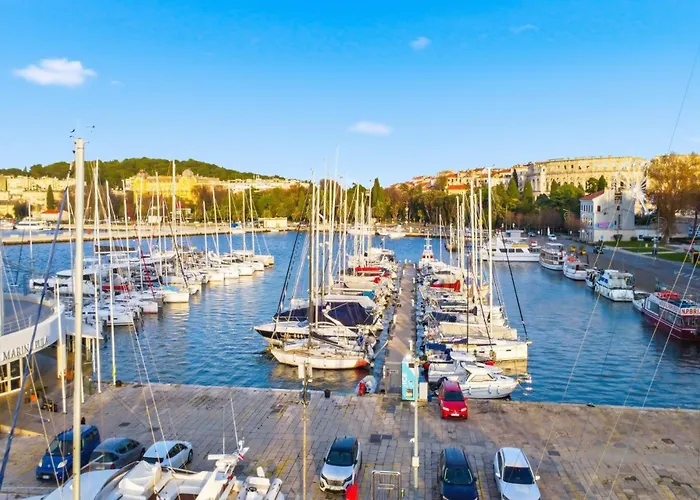 Hostel L&g In , Private & Beautiful Sea View Pula