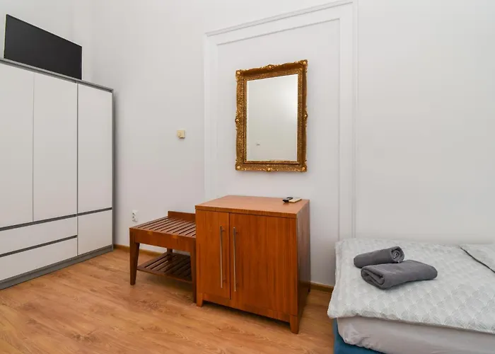 L&g In , Private & Beautiful Sea View Hostel Pula