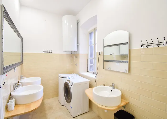 L&g In , Private & Beautiful Sea View Hostel *