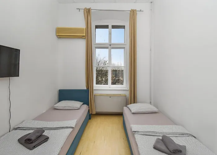 L&g In , Private & Beautiful Sea View Hostel *