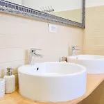 L&g In , Private & Beautiful Sea View Hostel