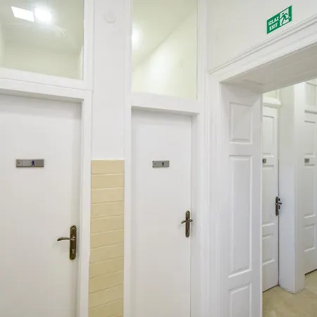 L&g In , Private & Beautiful Sea View Hostel Pula