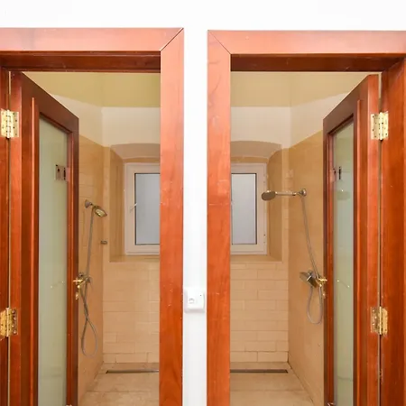 Hostal L&g In , Private & Beautiful Sea View Pula