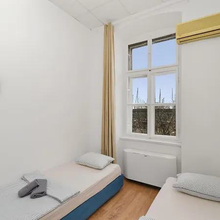 Hostel L&g In , Private & Beautiful Sea View