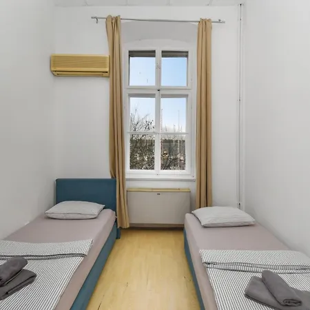 L&g In , Private & Beautiful Sea View Hostal *