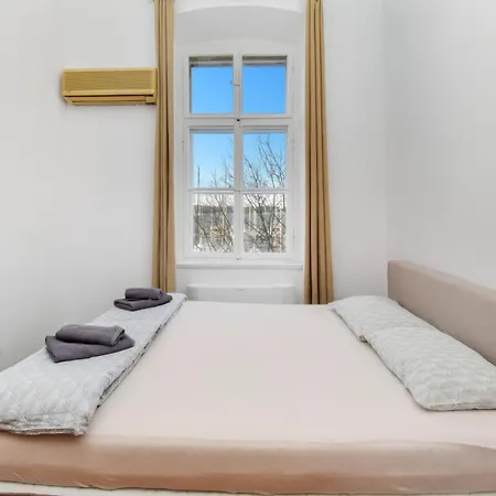 Hostel L&g In , Private & Beautiful Sea View Pula