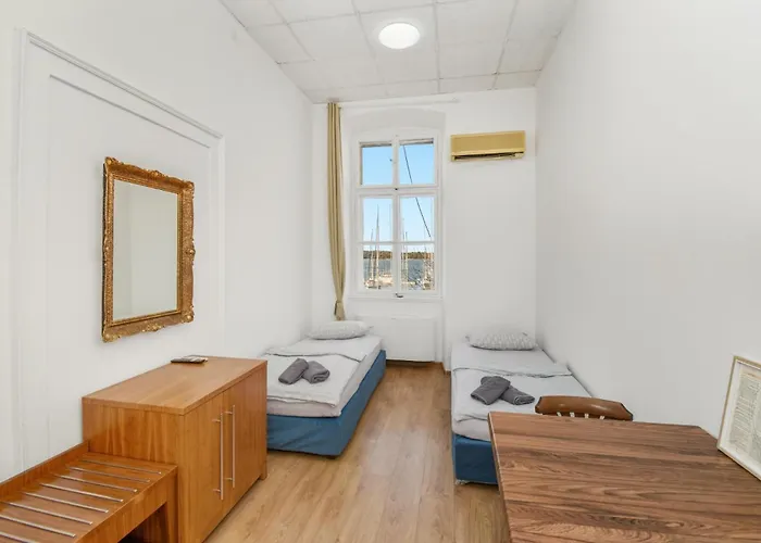 Hostel L&g In , Private & Beautiful Sea View *