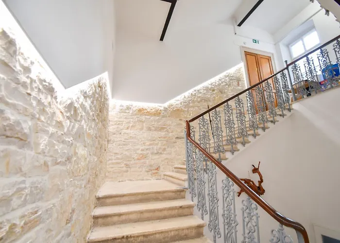 L&g In , Private & Beautiful Sea View Hostel Pula