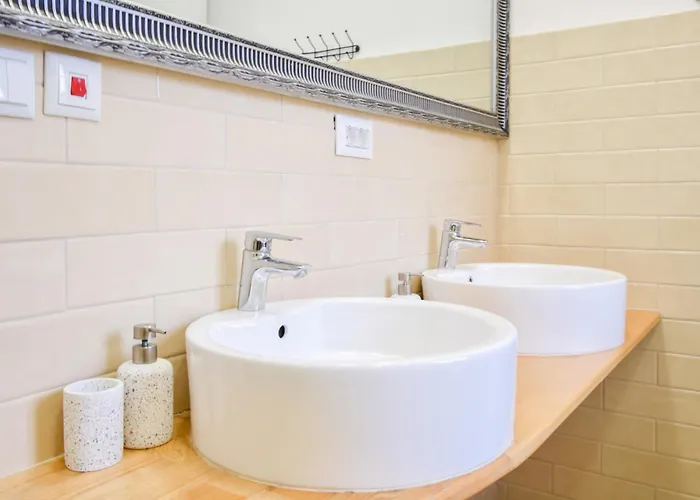 L&g In , Private & Beautiful Sea View Hostel