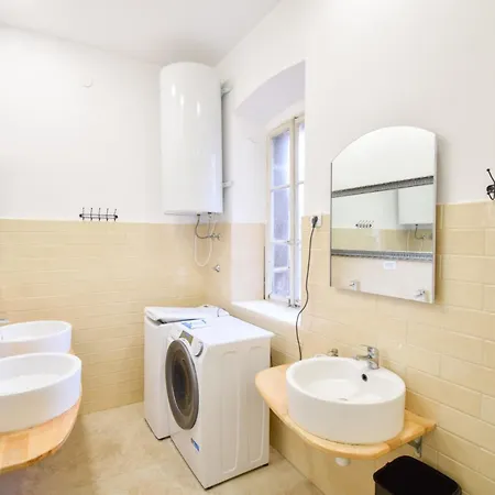 L&g In , Private & Beautiful Sea View Hostel *